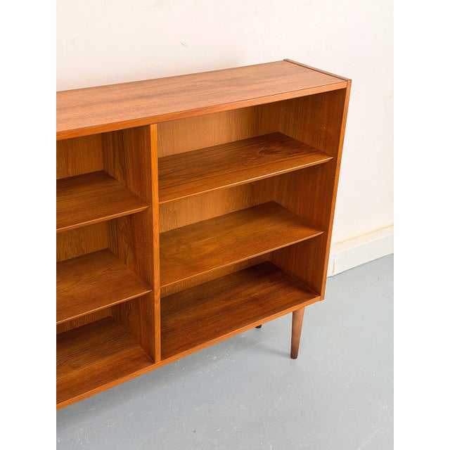 Mid-Century Modern Vintage Danish Teak Bookcase by Carlo Jensen for Hundevad & Co., 1960s For Sale - Image 3 of 17
