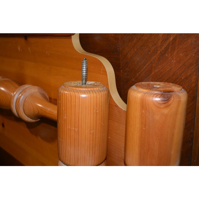 Vintage Bassett Knotty Pine Four Poster Queen Bed W/ Carved Pineapple Finials For Sale - Image 6 of 18