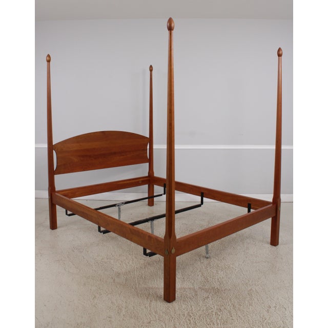 Arts & Crafts Stickley Cherry Queen Size Pencil Post Bed For Sale - Image 3 of 15