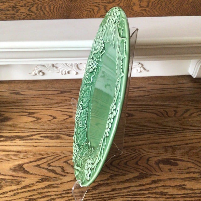 Mediterranean Portuguese Bordallo Pinheiro Green Grape and Grape Leaf Serving Dish For Sale - Image 3 of 13