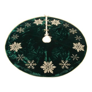 Embroidered Snowflake Christmas Tree Skirt 48"D For Sale