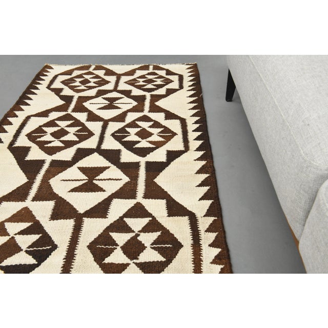 Rustic 1970s Turkish Oushak Handmade Wool Cotton Beige Runner Rug For Sale - Image 3 of 7