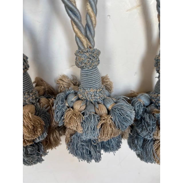Brunschwig & Fils Set of 4 Blue and Beige Tassel Tie-Backs From Brunschwig & Fils, 1980s For Sale - Image 4 of 5
