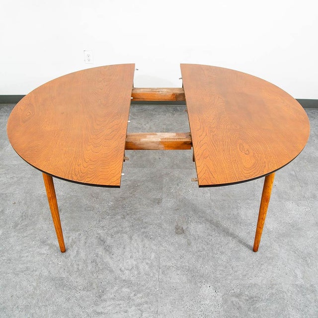 Mid Century Danish Modern Dining Table Oak Round Circular Refinished MCM Leaf X1 For Sale - Image 4 of 12
