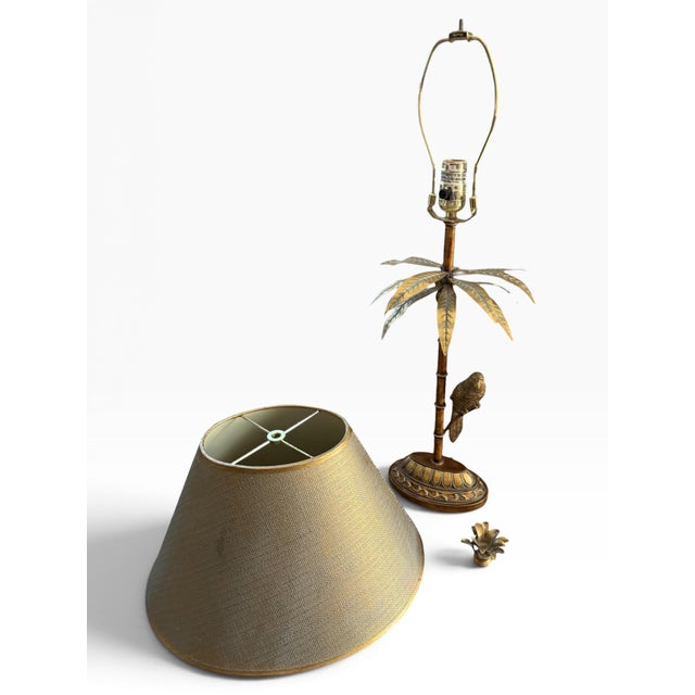 Maitland - Smith Vintage Maitland-Smith Parrot-in-Palm-Tree Table Lamp in the Glamorous Hollywood Regency / Palm Beach Regency Traditio For Sale - Image 4 of 12