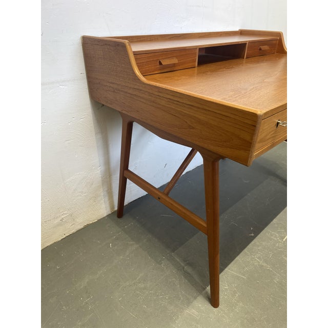 Brown Danish Teak Desk by Arne Wahl Iversen for Vinde Möbelfabrik, 1960 For Sale - Image 8 of 18