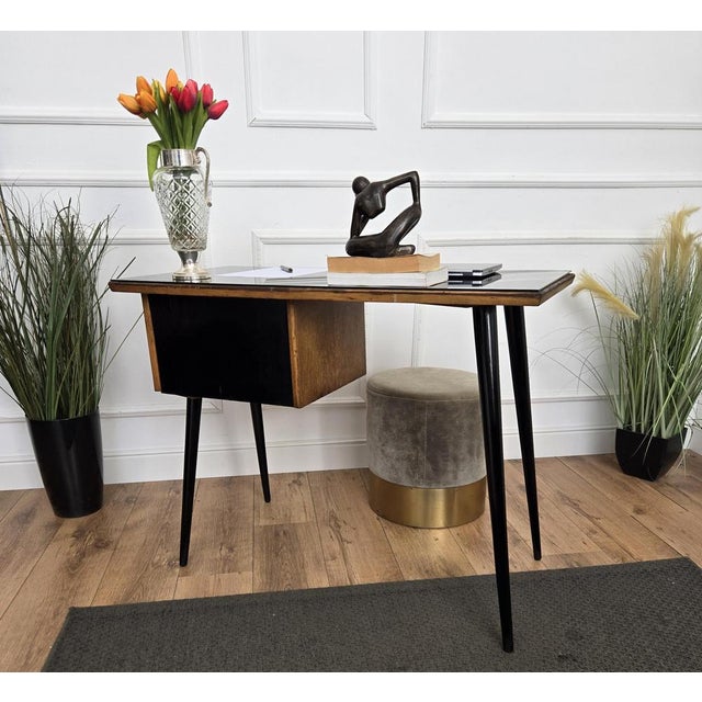 1950s Mid-Century Italian Art Deco Style Walnut Burl Writing Desk with Glass Top by Paolo Buffa, 1950s For Sale - Image 5 of 11