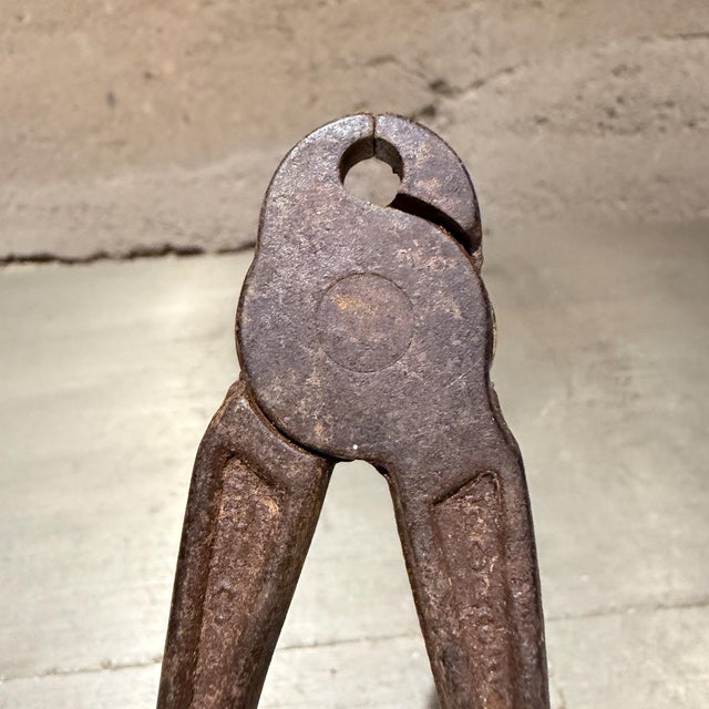 1940s Antique Carpenter's Pincers Eye Hole Gripper Plier Industrial Decor For Sale - Image 5 of 10