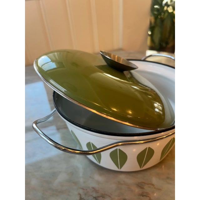 1960s Cathrineholm Mid-Century Lotus Pattern in White on Avocado Enamelware Casserole With Lid For Sale - Image 12 of 12