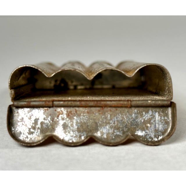 1930s Scissors Cigarettes Pocket Tin by W. D. & H. O. Wills For Sale - Image 11 of 14