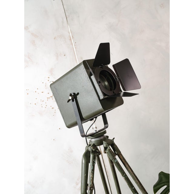 1960s Green Fresnel Theatre Spotlight Floor Lamp from Strand Electric, England, 1960s For Sale - Image 5 of 14