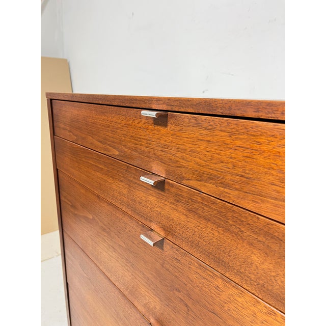 Wood C. 1960 Florence Knoll for Knoll International Walnut Five Drawer Dresser For Sale - Image 7 of 9