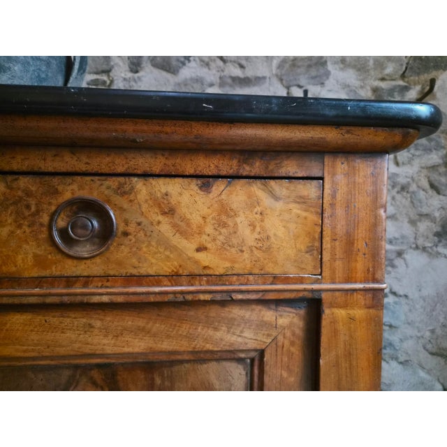 French Louis Philippe Walnut Buffet with Black Marble Top, France, 1840s For Sale - Image 14 of 18