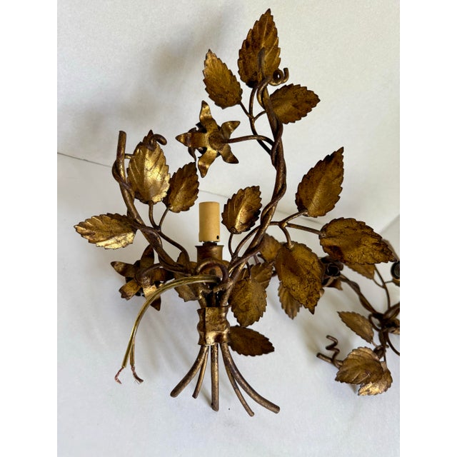 1950s Pair of Italian Florentine Hollywood Regency Gilt Metal Rose Wall Sconces For Sale - Image 11 of 11