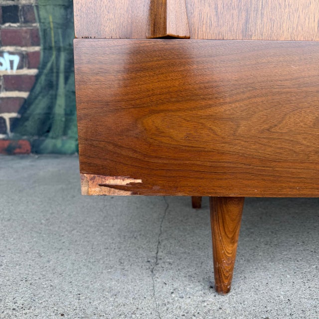 American of Martinsville American of Martinsville Mid Century Dresser / Credenza For Sale - Image 4 of 4