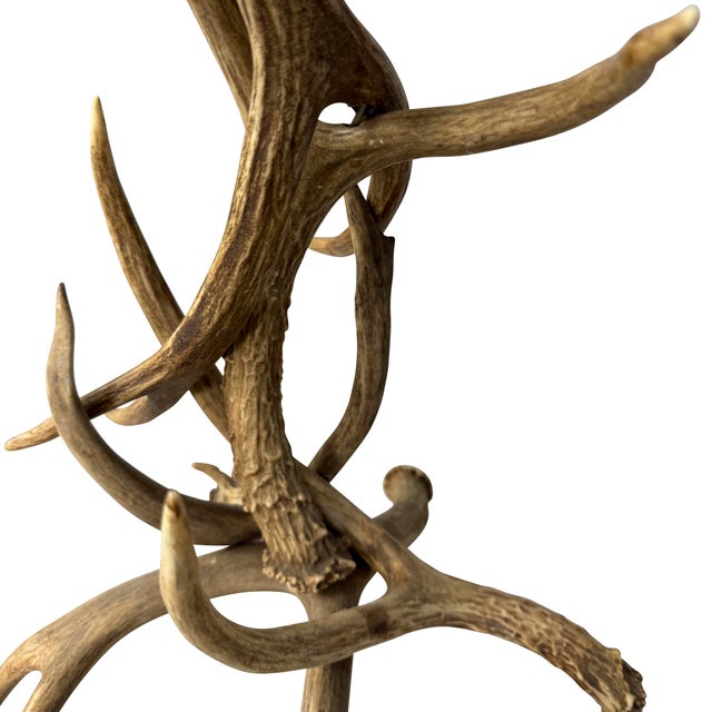 Rustic 1970s Hand-Crafted Rustic Antler Table Lamp in Natural Finish, Lodge Style For Sale - Image 3 of 4