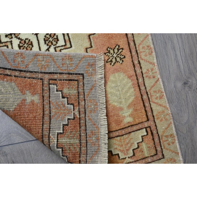 1960s Oushak Tribal Rug For Sale - Image 4 of 6