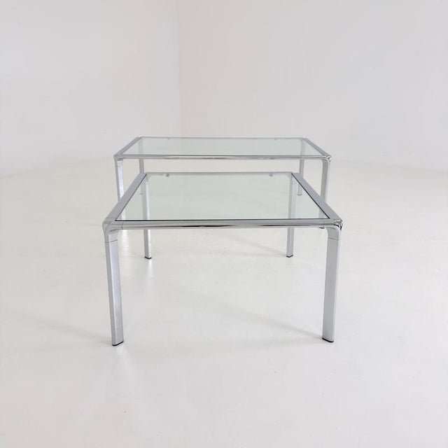 Late 20th Century Mid-Century Modern Italian Bauhaus Coffee Tables in Chrome and Thick Glass, 1980s, Set of 2 For Sale - Image 5 of 18