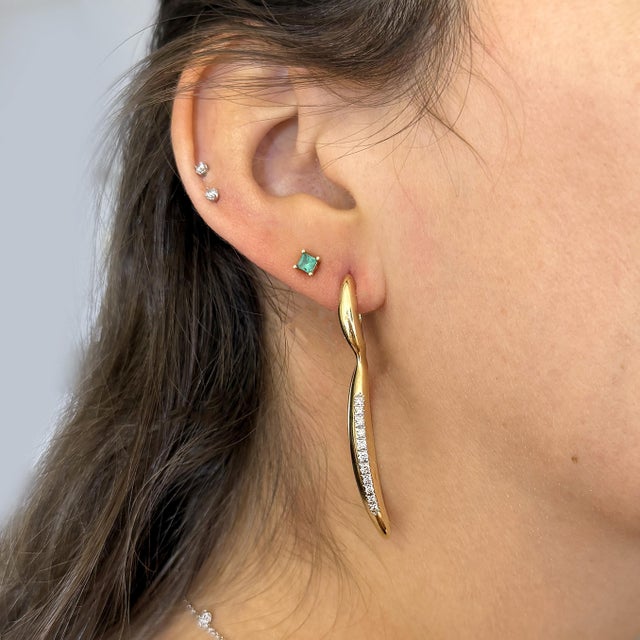 14k Gold Open Twisted Drop Earrings With Diamond Pave - Made in Italy, Pair For Sale - Image 4 of 11