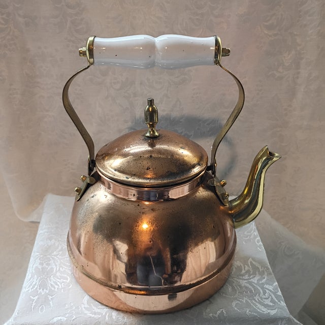Mediterranean Mid 20th Century Mediterranean Rustic Copper Tea Kettle With White Ceramic Handle For Sale - Image 3 of 5