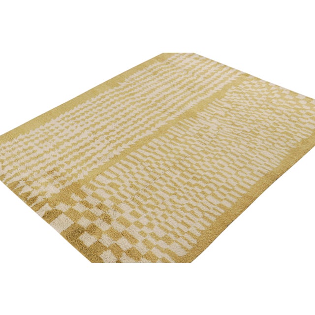 Rug & Kilim Rug & Kilim’s Moroccan Style Rug in Gold & White Geometric Pattern, High Pile For Sale - Image 4 of 7