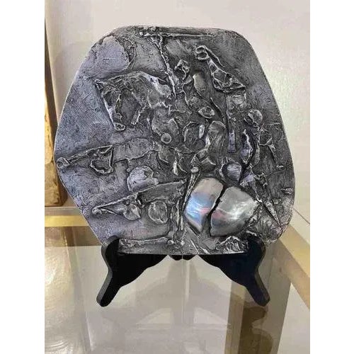 Silver-plated metal plate Nag Arnoldi 1970s depicting a horse. Dimensions 25 x H 24cm