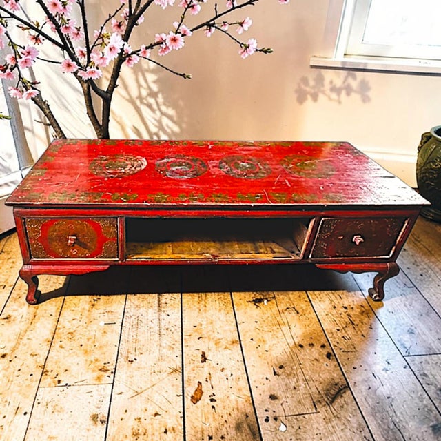 Mid-Century Modern Vintage Chinese Red Lacquer Low Kang Coffee Table With Drawers, Hand-Painted, Mid-20th Century For Sale - Image 3 of 14