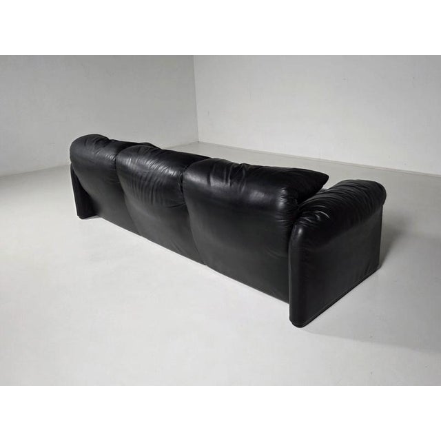 Cassina Maralunga Sofa in Black Leather by Vico Magistretti for Cassina, 1970s For Sale - Image 4 of 10