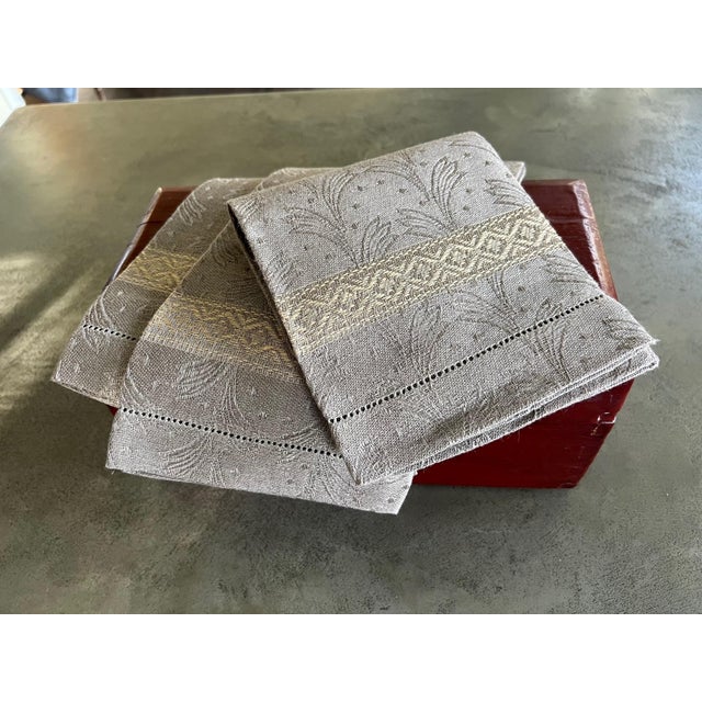 2010s Contemporary Italian Linen Hand Towels by Tessitura Pardi in Taupe With Gold - Set of 3 For Sale - Image 5 of 7