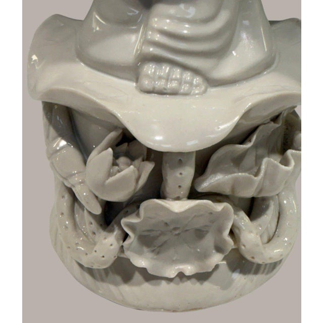 Vintage Wai Ming Hong Kong Blanc De Chine Porcelain Guanyin Lotus Statue 14" For Sale - Image 10 of 15