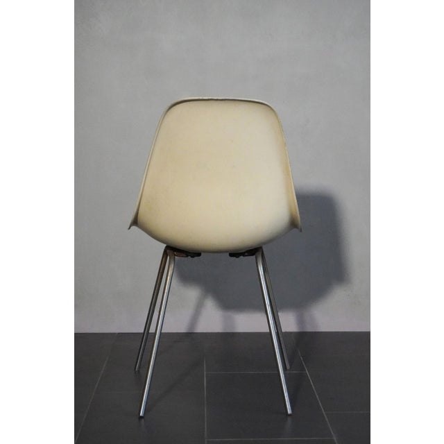 Vintage Cream Fiberglass Chairs by Charles & Ray Eames for Herman Miller, 1950s, Set of 2 For Sale - Image 9 of 18