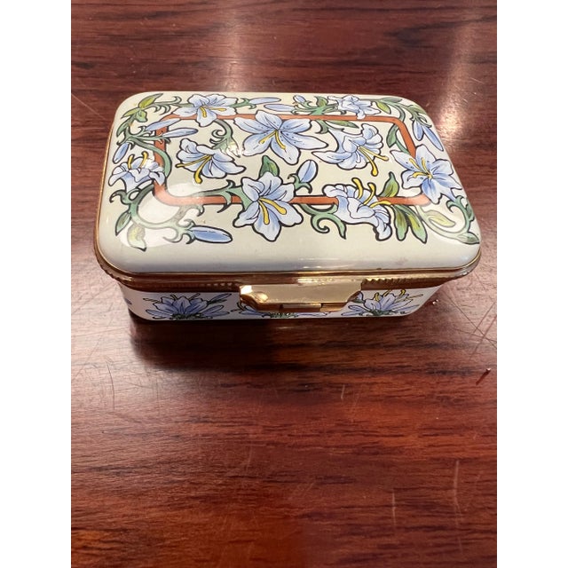 1980s Crummels & Co Enamel Box, Lily Flower Design, English For Sale In New York - Image 6 of 6