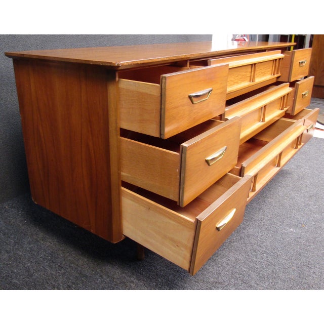 1970s Vintage Modern Walnut Credenza by Forward Furniture Unagusta For Sale - Image 11 of 12