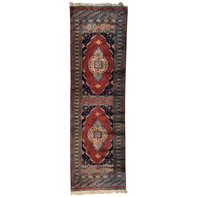 Long Vintage Pakistan Rug, 1980s For Sale - Image 15 of 15