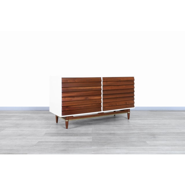 Mid-Century Modern Mid-Century Modern Walnut Dresser by Merton Gershun for American of Martinsville, 1960s For Sale - Image 3 of 13
