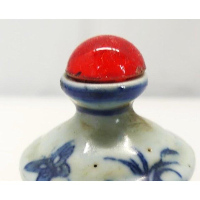 Chinese blue-and-white hard-paste porcelain snuff bottle with red glass stopper, late Qing/Republic period, circa...