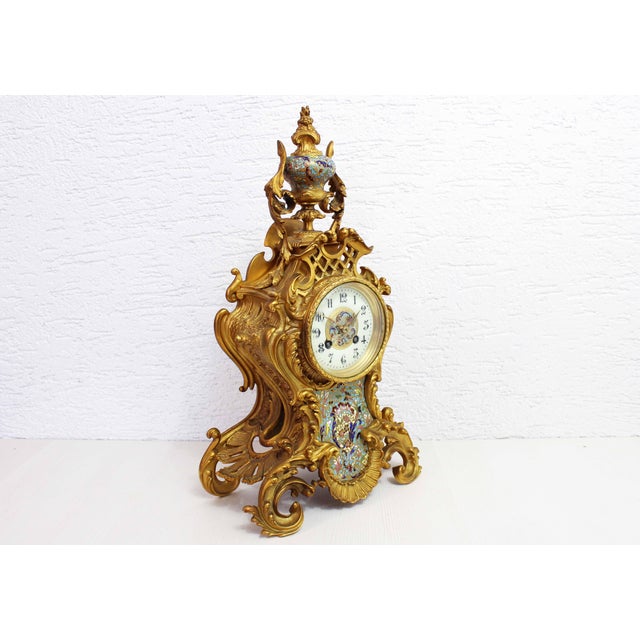 Superb Rocaille Clock in bronze and cloisonné enamels from the 1950s. The clock has a very nice finish Good condition, it...