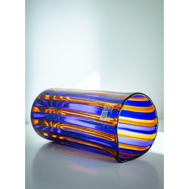 The harmony of the reeds, regularly spaced by expert and precise hands like a Renaissance master. The expert cut of the...