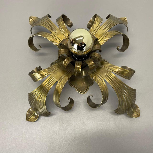 Golden Brass Florentiner Leaf Theatre Wall Light, Italy, 1960s For Sale - Image 11 of 18