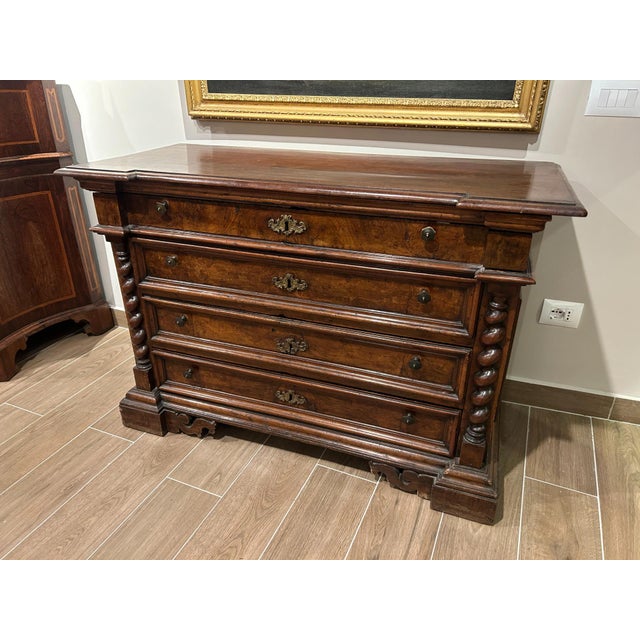 Walnut Burl Chest of Drawers, Central Italy, 17th Century For Sale - Image 4 of 10