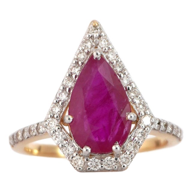 18k Yellow Gold Ruby & Diamond Ring With 2.33ct Pear-Cut Ruby For Sale