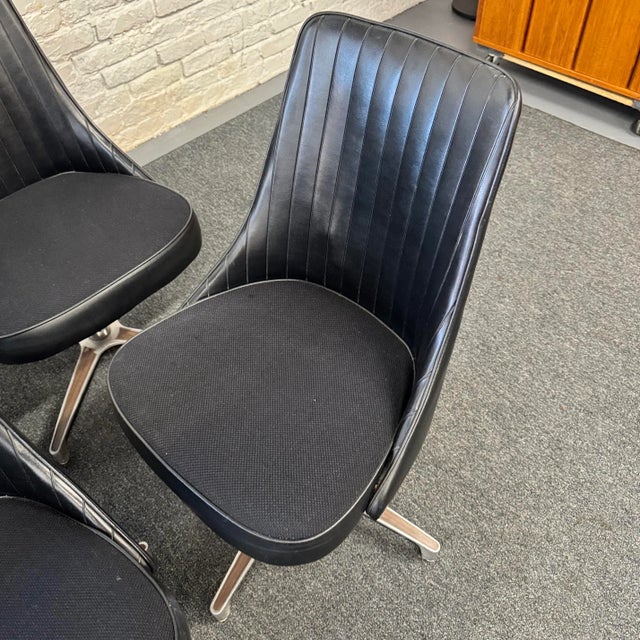 Mid-Century Modern Set of 6 Chromcraft Swivel Dining Chairs For Sale - Image 3 of 8