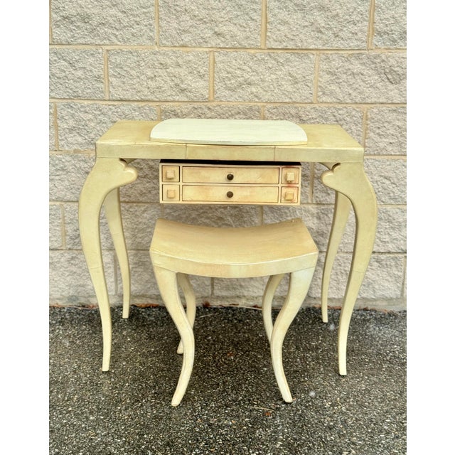 French Late 20th Century French Cream Vanity Table With Mirror and Matching Bench, 2 Pieces For Sale - Image 3 of 15