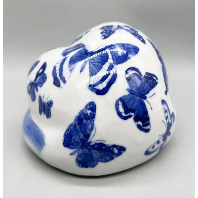 Vintage Blue & White Porcelain Sleeping Cat Figurine – Hand-Painted With Butterflies – Chinoiserie / Delft Style / Whimsical For Sale - Image 9 of 11