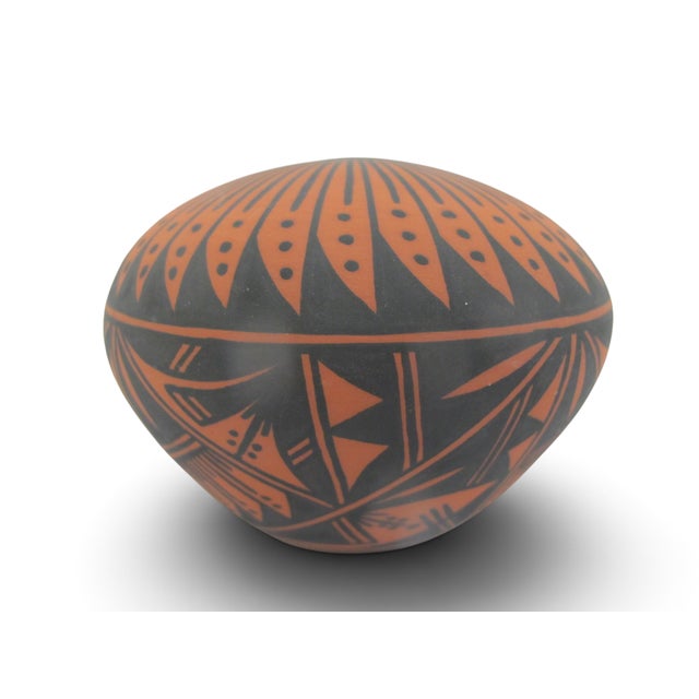 Rustic Acoma Pueblo Native American Geometric Pottery Seed Jar Pot Signed For Sale - Image 3 of 9
