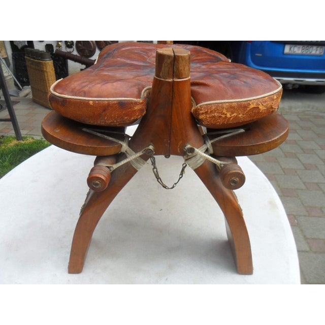 Mid-Century Modern Wooden Stool, in Very Good conditions. Designed 1920 to 1949