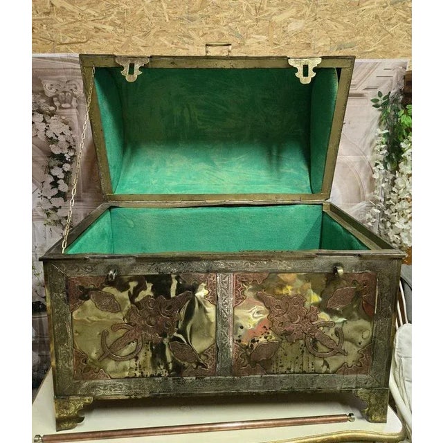 Chest in Bronze with Copper and Gilded Brass For Sale - Image 12 of 13
