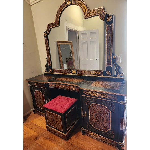 1990s Italian Gilt Vanity & Mirror Set | Hand-Carved Dressing Table | Hollywood Regency / Baroque Style For Sale - Image 5 of 10