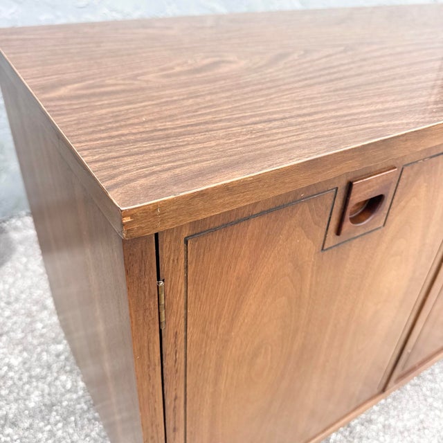 Mid Century Modern Walnuts Laminate Top Credenza by Stanley Furniture For Sale - Image 11 of 12