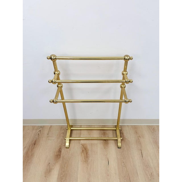 Mid 20th Century Vintage Polished Brass Three-Tier Freestanding Towel Rack Ball Finials Atomic For Sale - Image 5 of 10